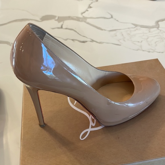 Christian Louboutin Size 40 Nude Patent Pump - Picture 5 of 8